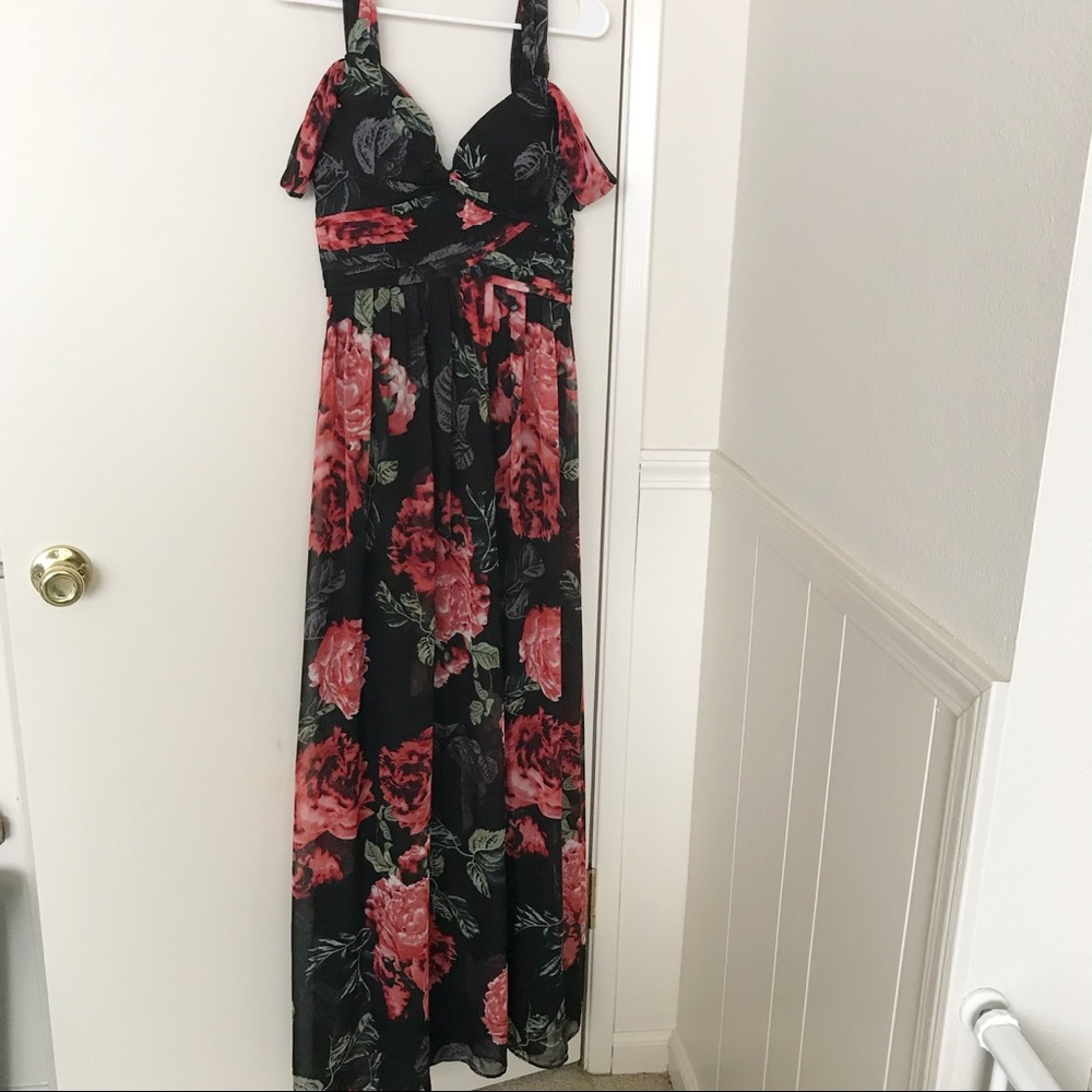 Lulu’s Floral Maxi Dress Medium